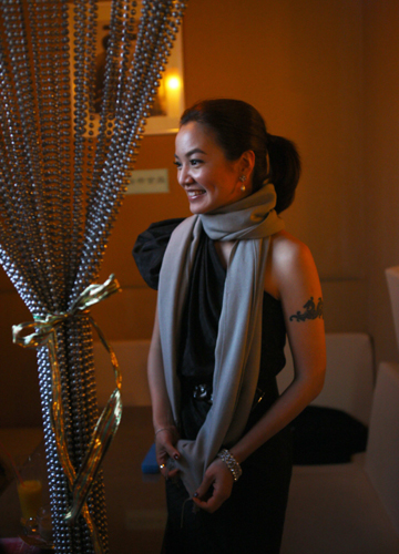 阿雅從綜藝到公益 完成優(yōu)雅換裝