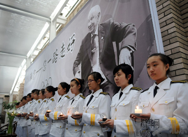 北京中學師生緬懷薩馬蘭奇