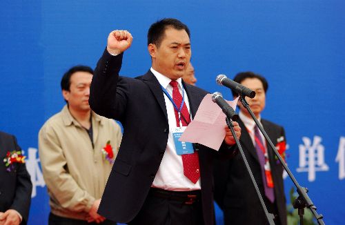 全國(guó)自行車環(huán)浉河大賽開幕 海內(nèi)外千余名選手角逐