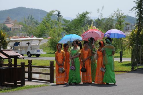 西雙版納熱帶植物園內的歡樂傣族年