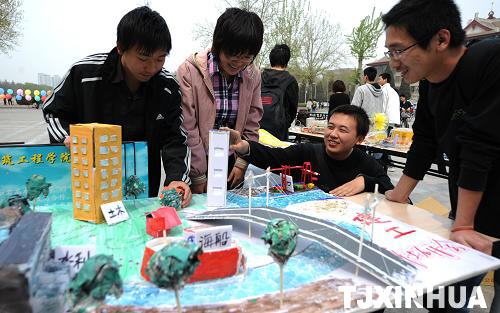 天津：大學生自辦“校博會”喜迎“世博會”
