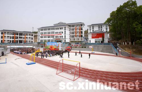 首批可口可樂希望學校在四川落成