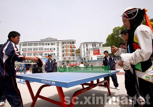 首批可口可樂希望學校在四川落成