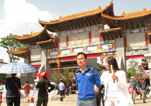 昆明：“古鎮廟會”度五一