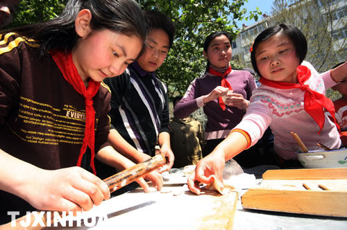 勞動小能手 快樂過“五一”