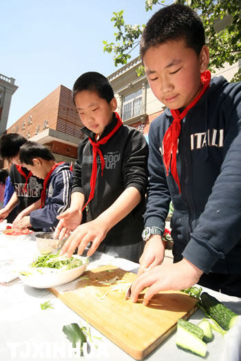 勞動小能手 快樂過“五一”