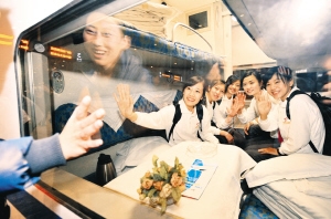 60名天津志愿者出征世博會