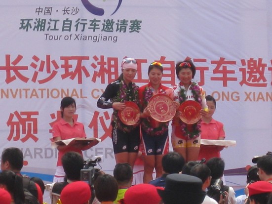 千名騎士競逐湘江“車王”（圖）