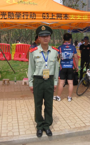 千名騎士競逐湘江“車王”（圖）