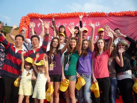 中外雙胞歡聚云南墨江 雙胞胎節(jié)再掀高潮（組圖）