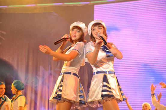 中外雙胞歡聚云南墨江 雙胞胎節(jié)再掀高潮（組圖）