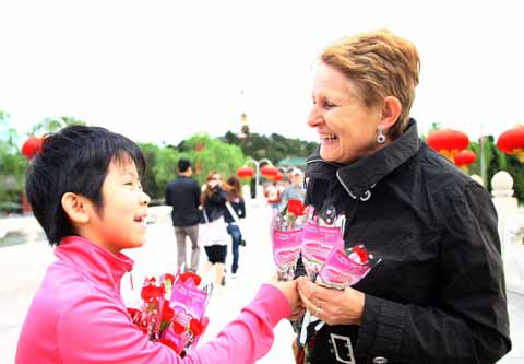 北海公園舉辦募捐義款救助貧困母親愛心活動