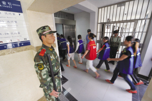 南京轉移千名在押人員 直升機空中警戒(圖)