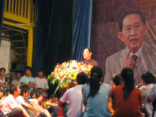 王立群與河南大學學子暢談“歷史”四涵義