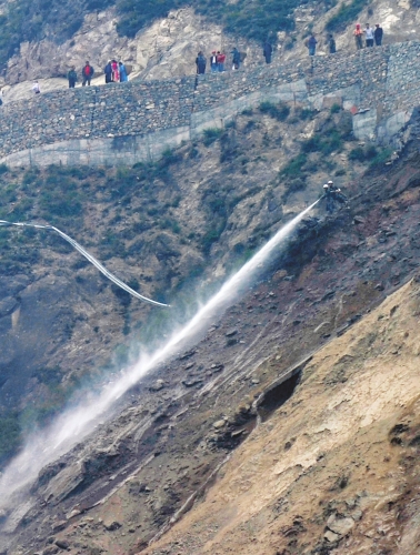 汶川“震中生命線”213國道第三次因山體塌方中斷