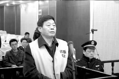 安徽三廳級(jí)官員落馬受審 任縣委書(shū)記時(shí)賣(mài)官十年