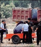 北京小區工地內挖出300余枚炸彈(組圖)