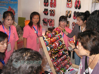 昆交會即將閉幕 顧客“抓尾巴”瘋狂掃貨