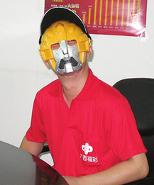 廣西千萬巨獎得主戴面具扮