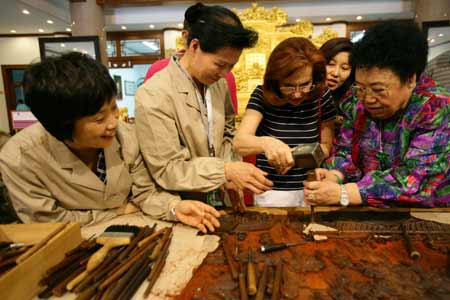 “紫檀雕刻技藝”入選第三批國(guó)家級(jí)非物質(zhì)文化遺產(chǎn)名錄