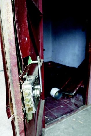 武漢多名拆遷戶深夜遭撬門襲擊 孕婦被電棍擊傷