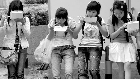 劣質一次性餐盒用廢舊塑料生產而成 四川將嚴查