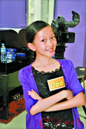 章子怡三歲小侄女現身 上臺答問可愛討喜(圖)