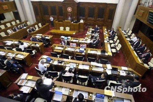 香港立法會(huì)通過(guò)2012行政長(zhǎng)官產(chǎn)生辦法決議案(圖)