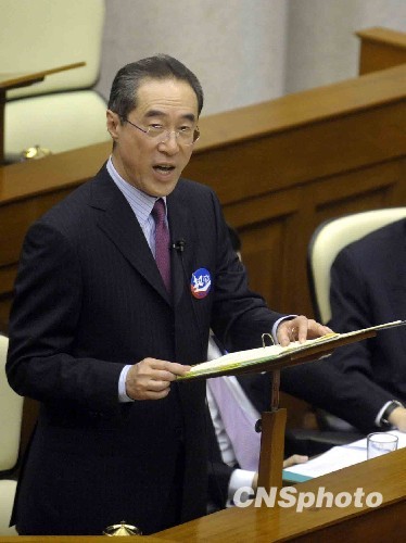 香港立法會(huì)通過(guò)2012行政長(zhǎng)官產(chǎn)生辦法決議案(圖)