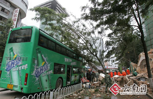云南飯店裙樓拆除時倒塌砸傷5路人