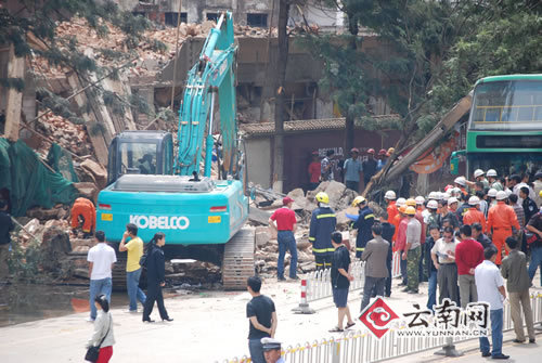 云南飯店裙樓拆除時倒塌砸傷5路人