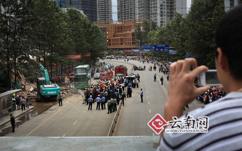 云南飯店裙樓拆除時倒塌砸傷5路人