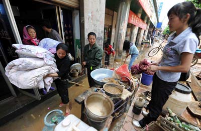 云南馬龍縣城水位消退　全面清理正在進行