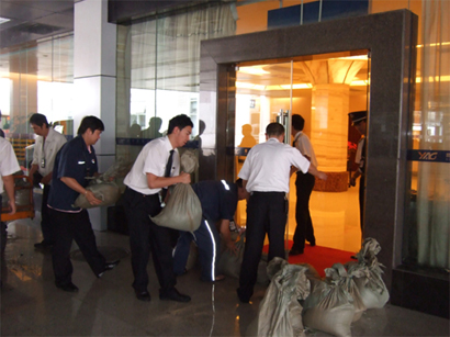 未雨綢繆 “防”字當(dāng)先—東航云南分公司地服部進(jìn)行防澇演習(xí)