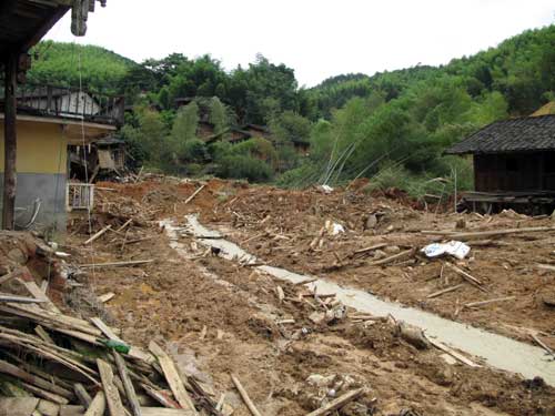 中國(guó)日?qǐng)?bào)獨(dú)家特稿：福建南平災(zāi)后重建任重道遠(yuǎn)