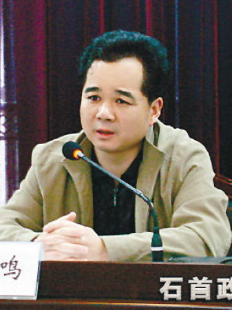 湖北石首事件被免官員問責(zé)不滿一年復(fù)出(圖)