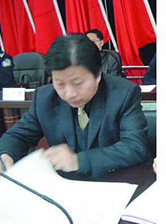湖北石首事件被免官員問責(zé)不滿一年復(fù)出(圖)