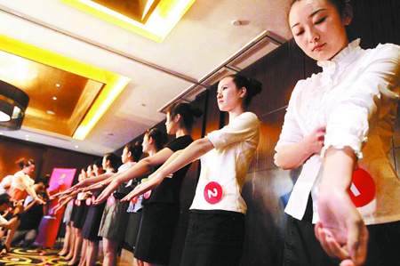 1500位姑娘小伙兒面試首航 其中不乏跳槽空乘