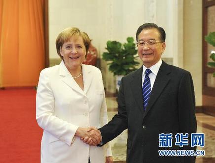 溫家寶:中國經濟二季度發展速度回落主要是主動調控結果