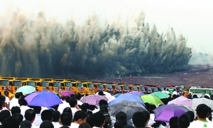 兩江新區建設第一爆 10秒，山頭削平