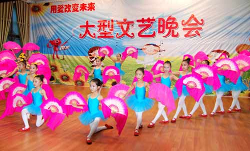 多姿多彩開展文藝活動 讓孩子過上一個快樂暑假