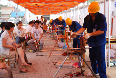首屆河南城市燃氣企業職業技能大賽在鄭開賽