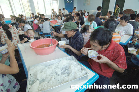 重慶城口縣羅江河垮塌安置點(diǎn)的災(zāi)民們