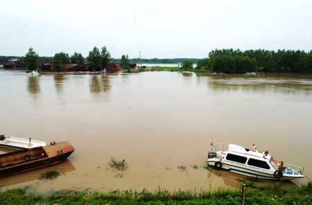 淮河水位有所回落 任然在警戒線之上