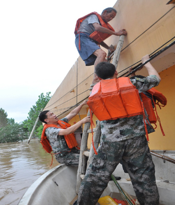 河南淅川：近三十萬受災群眾已被妥善安置