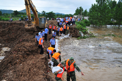 河南淅川縣：眾志成城抗洪災(zāi)(組圖)