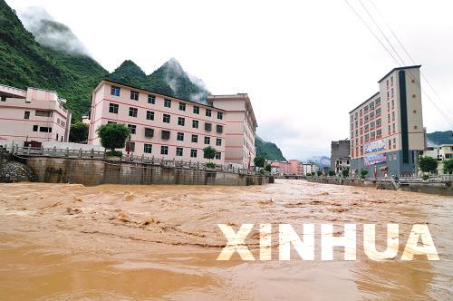 廣西部分地區遭暴雨襲擊 縣城部分街道出現內澇