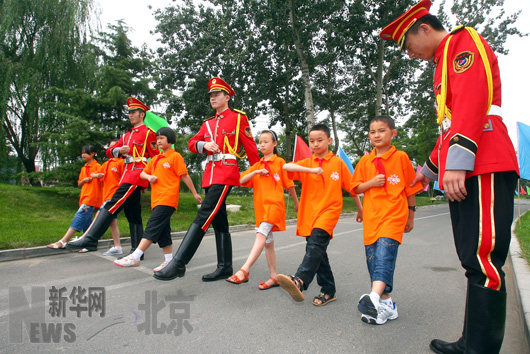 40名貧困學(xué)生抵京參加夏令營