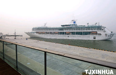 “海洋神話”號天津起航