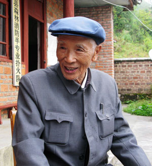 勤廉為民無止境 甘效春蠶吐盡絲